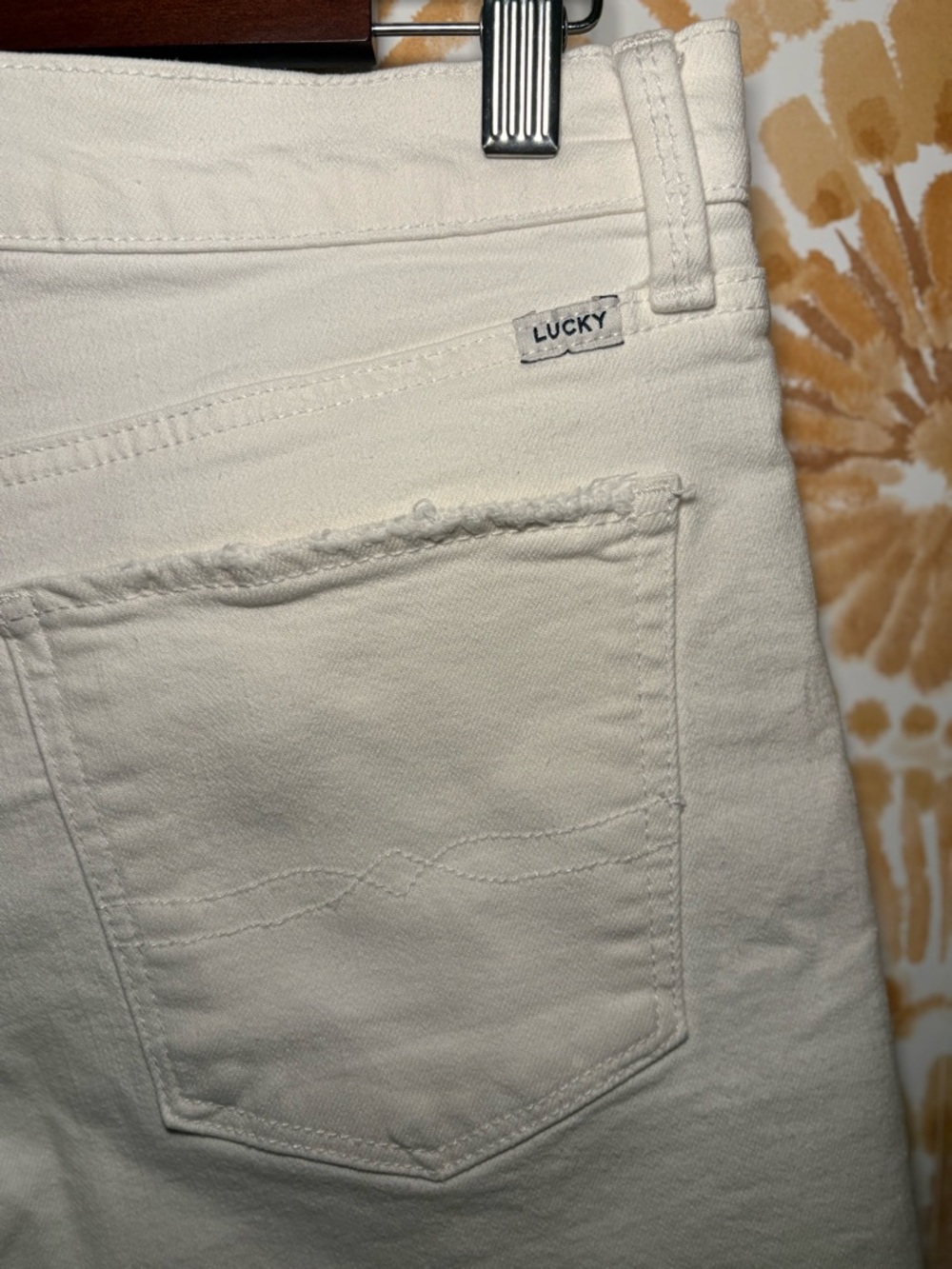 Lucky Brand Cream Raw-Hem Denim Shorts Size 6/28 - Picture 6 of 9